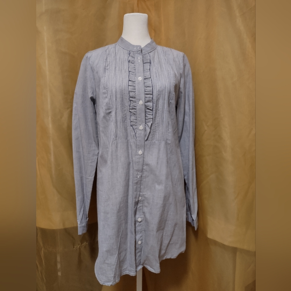 NWOT Women's Romeo & Juliet long pin-striped blouse - navy & white